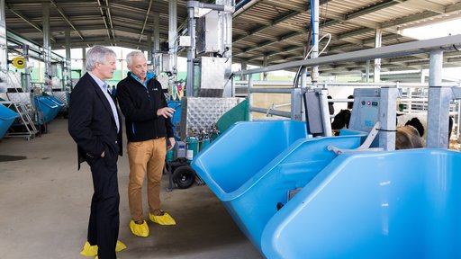 7. Hon Damien O'Connor and LIC Chief Scientist Richard Spelman.jpg