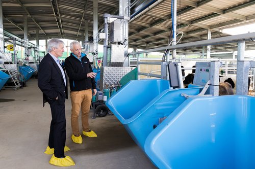 7. Hon Damien O'Connor and LIC Chief Scientist Richard Spelman.jpg