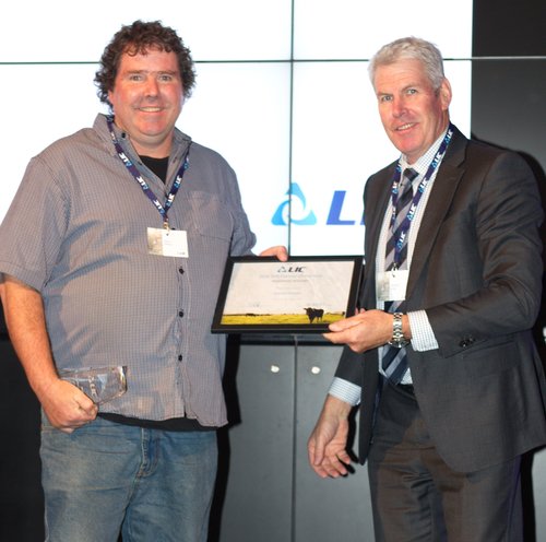 Dave accepts his SPS award from LIC chair Murray King at Breeders' Day