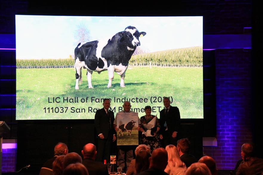 Beamer hall of fame induction Breeders Day 2021